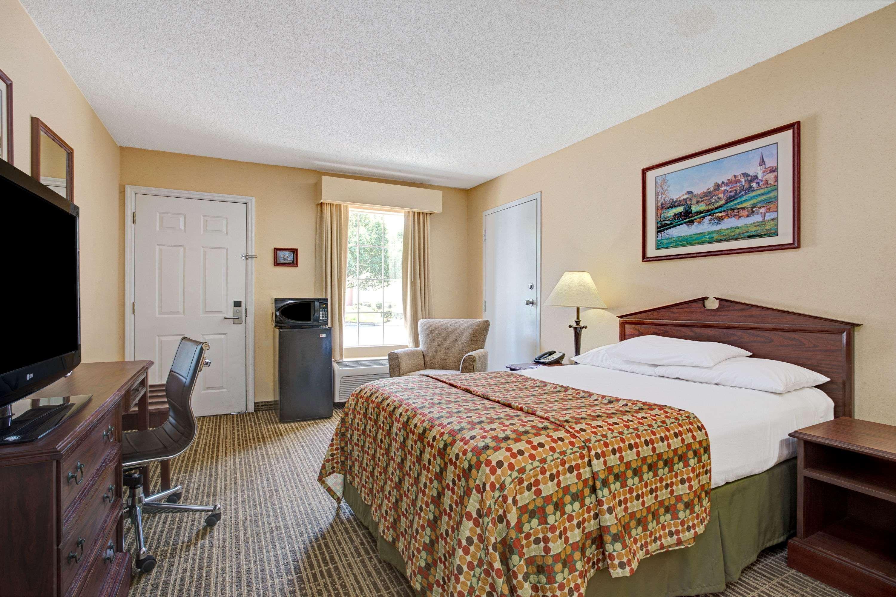Hotel Baymont By Wyndham Smithfield Exterior foto